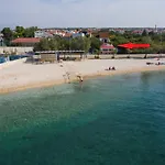 شقة Maslina